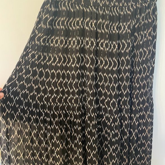 Club Monaco Asymmetrical Skirt - Picture 4 of 7